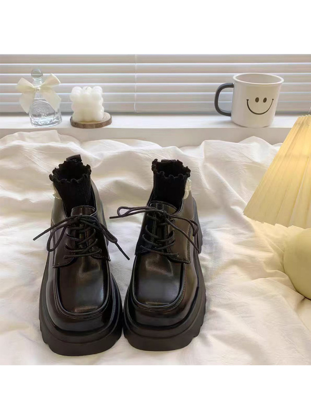 レースアップスクエアトゥ厚底ローファー