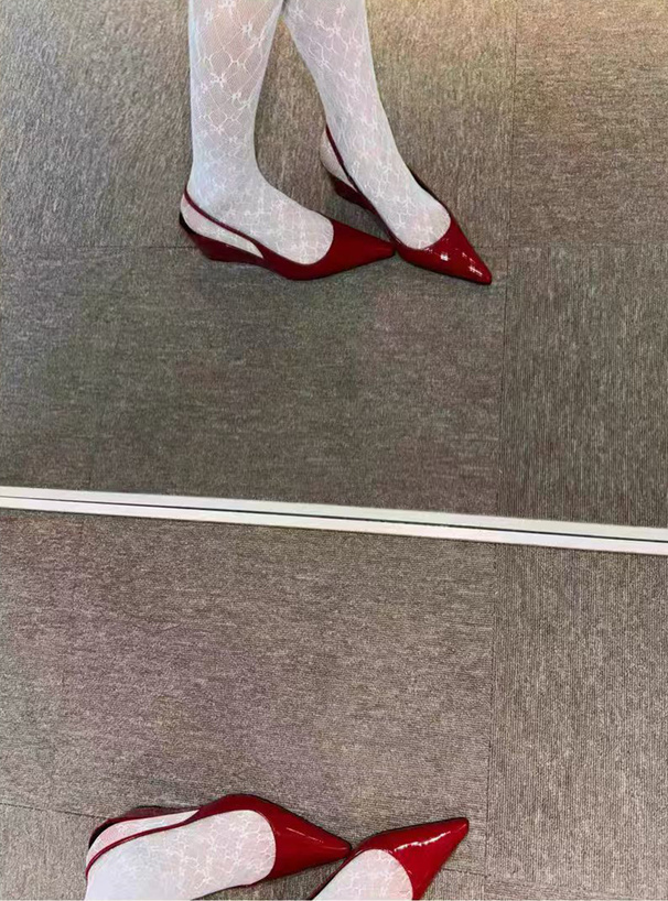 ポインテッドトゥストラップミュールパンプス