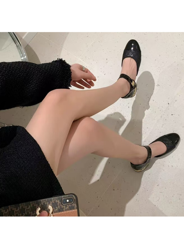 キルティングエナメルストラップパンプス