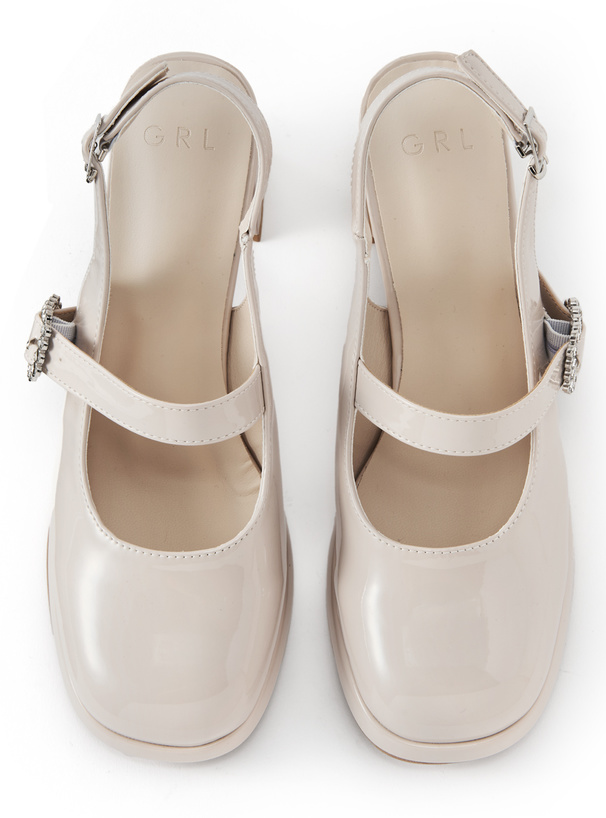 ビジューストラップエナメルパンプス