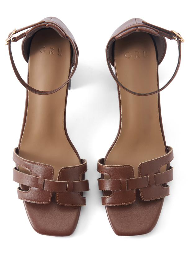 ストラップデザインサンダル