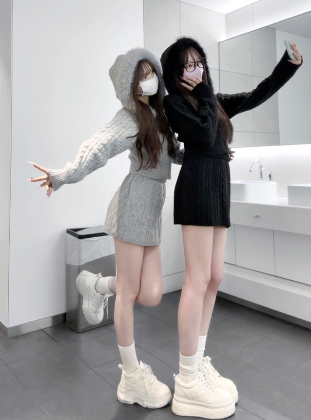 ケーブル編みファーニットパーカー×ミニスカートセットアップ