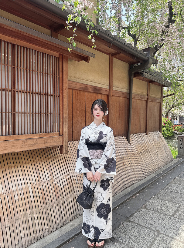 花柄モノトーン浴衣