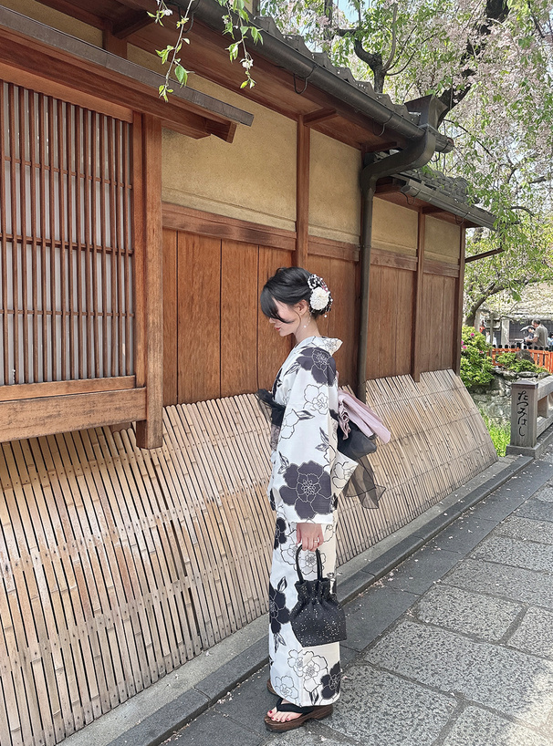 花柄モノトーン浴衣
