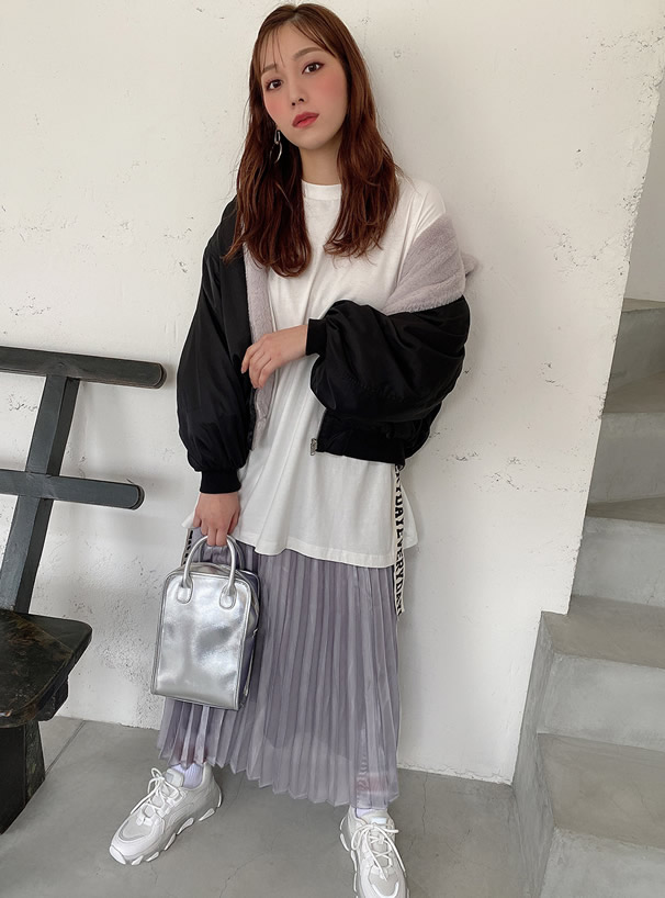 シャイニープリーツスカート