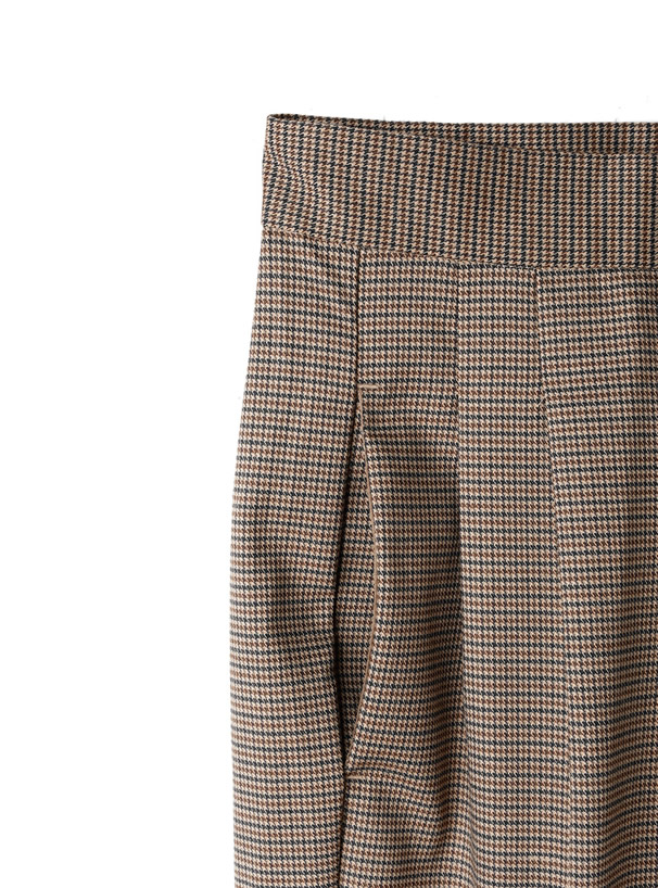 チェック柄センタープレステーパードパンツ