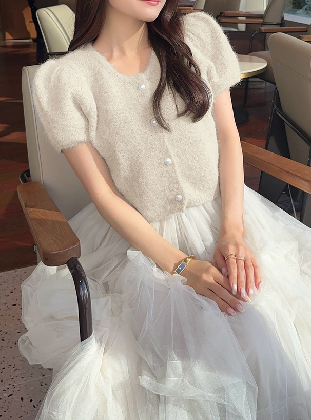 パールボタンショート丈ニットカーディガン