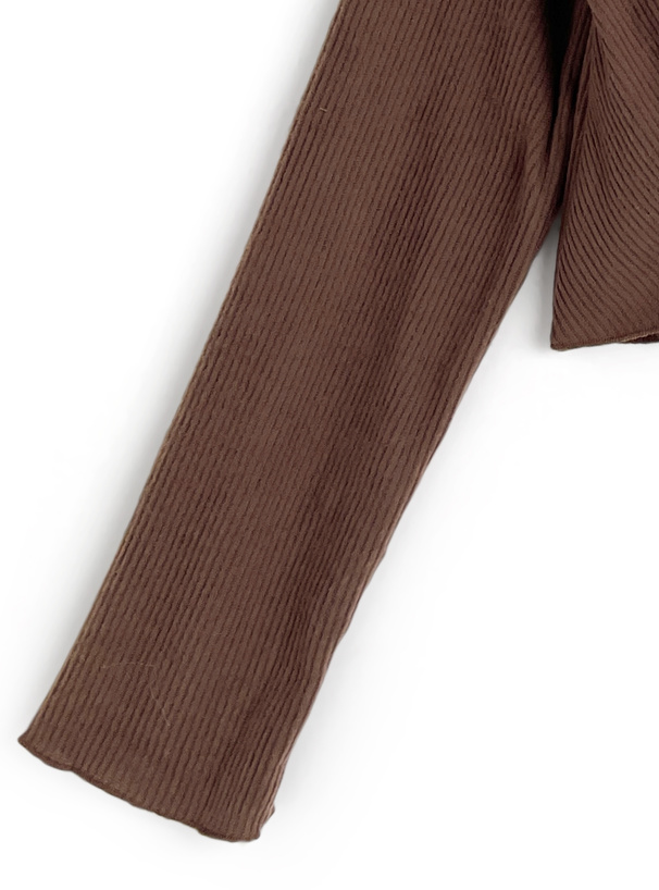 タックボタンリブトップス