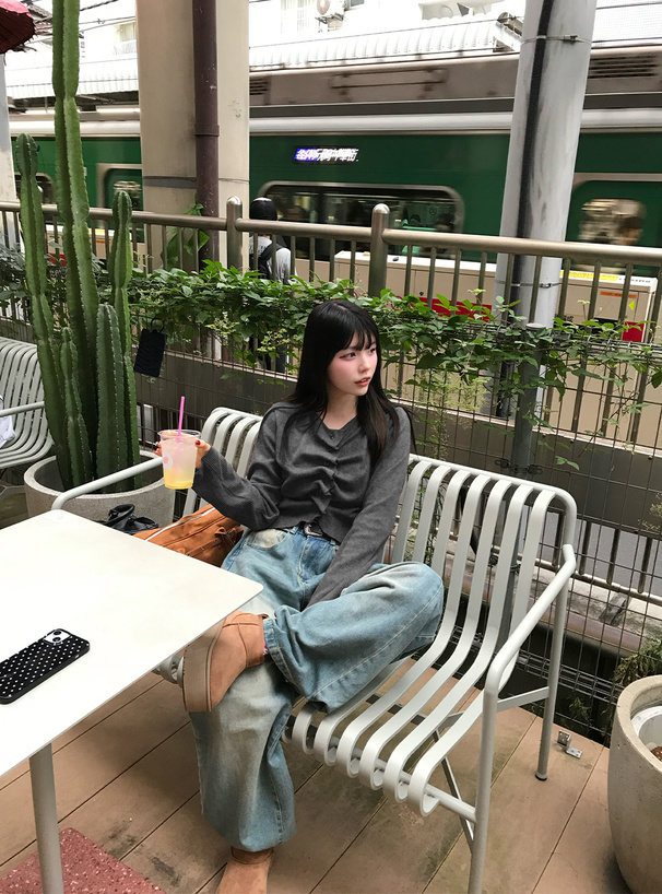 タックボタンリブトップス