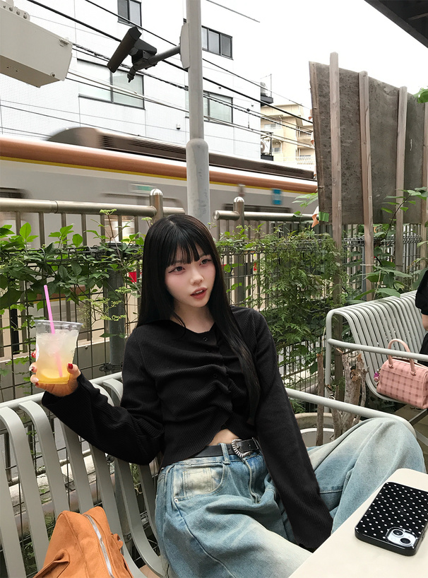 タックボタンリブトップス