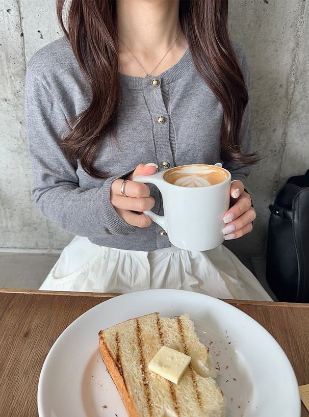 ゴールドボタンニットカーディガン