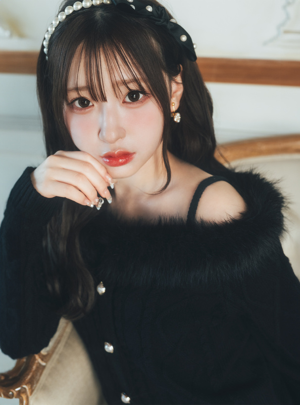 ファーオフショルダーケーブル編みニットトップス