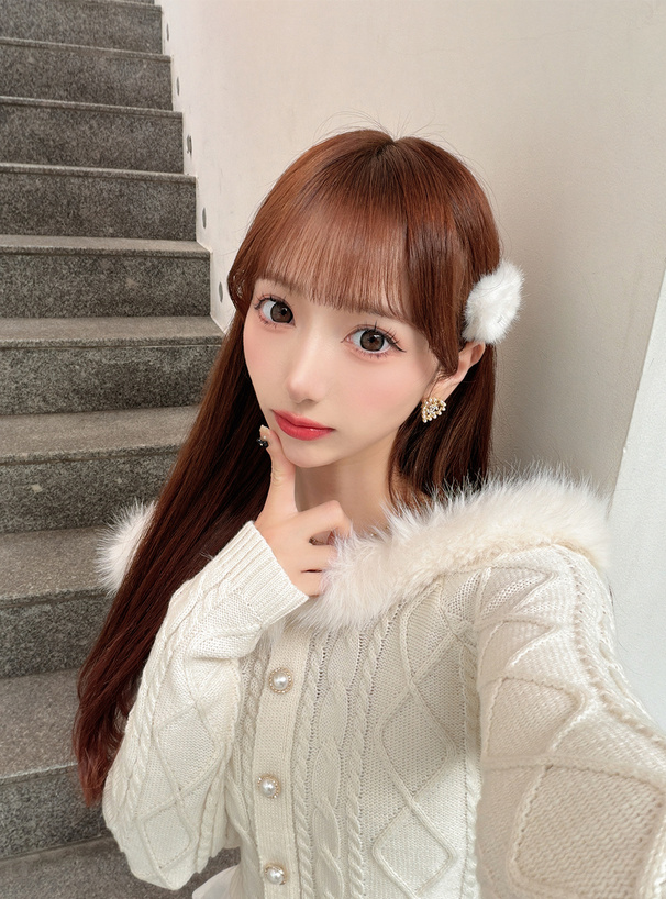 ファーオフショルダーケーブル編みニットトップス