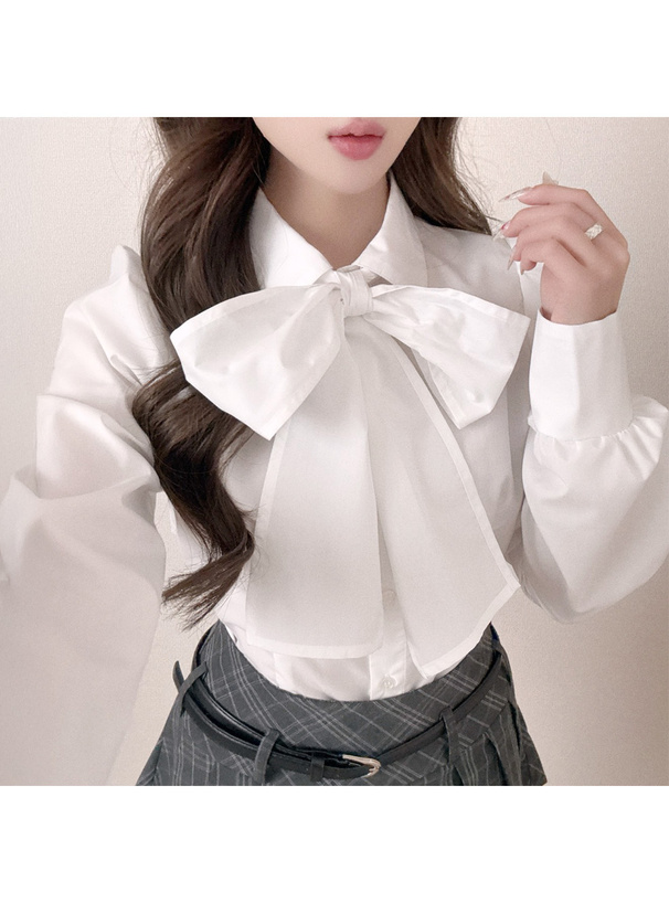 ボウタイ付きブラウス