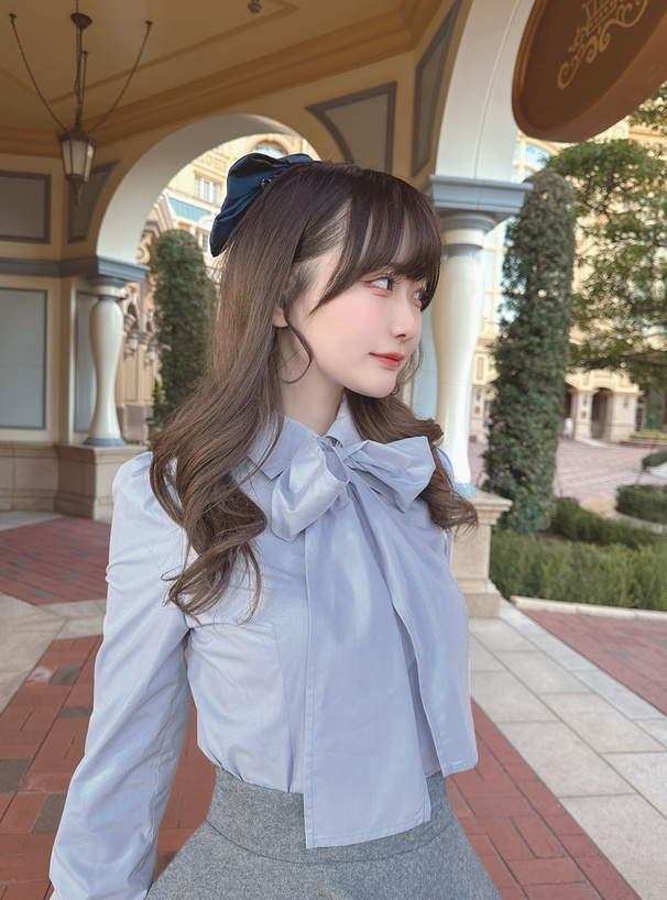 ボウタイ付きブラウス