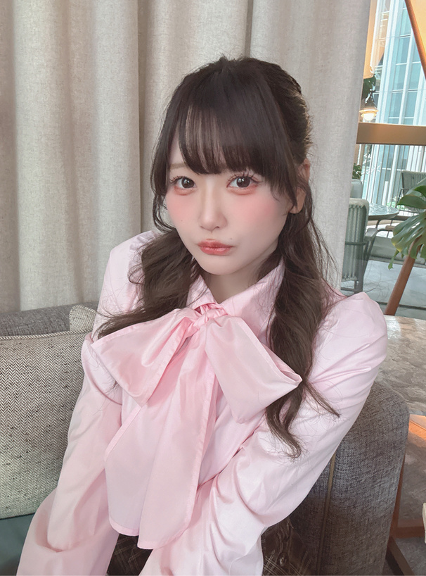 ボウタイ付きブラウス