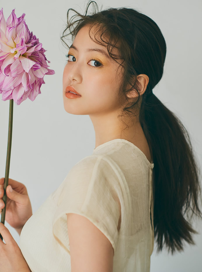 今田美桜 シアーフレンチスリーブブラウス