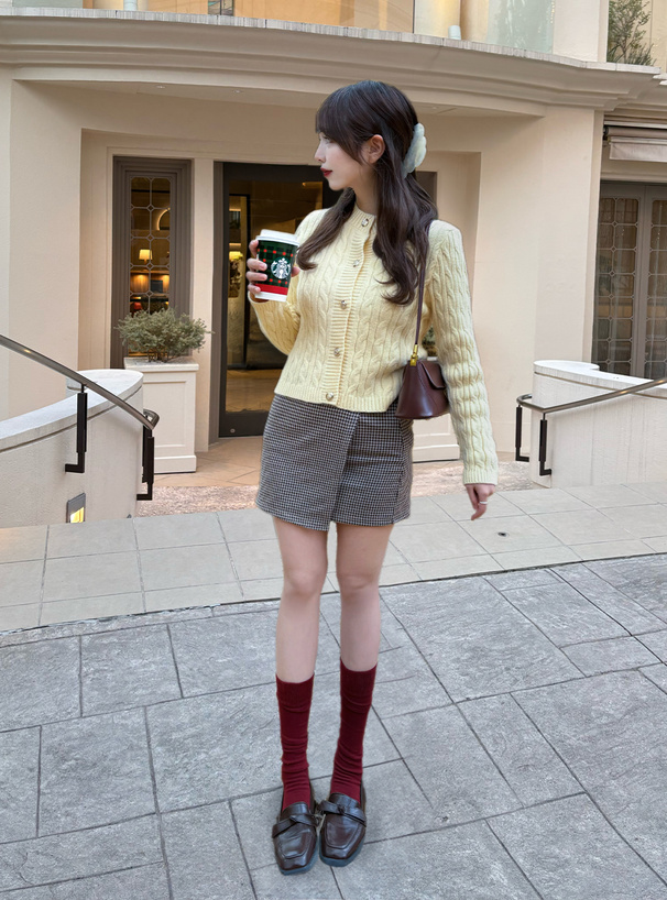 ケーブル編みニットカーディガン