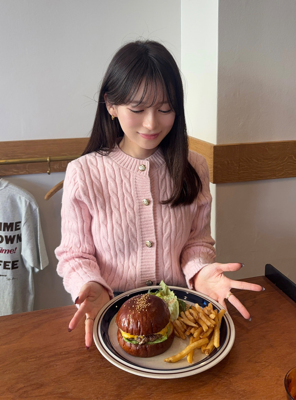 ケーブル編みニットカーディガン