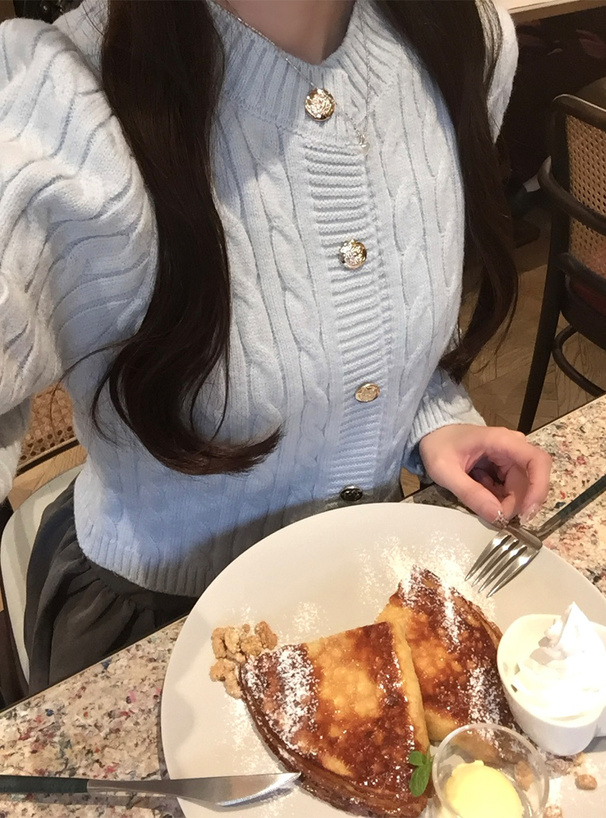 ケーブル編みニットカーディガン