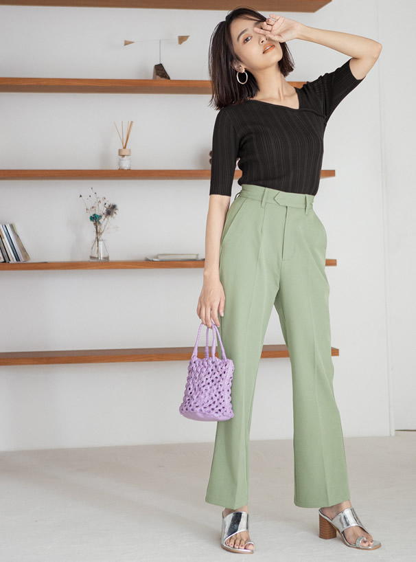 アシンメトリーショルダーカットトップス