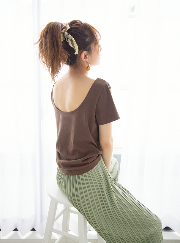 バックオープンTシャツ