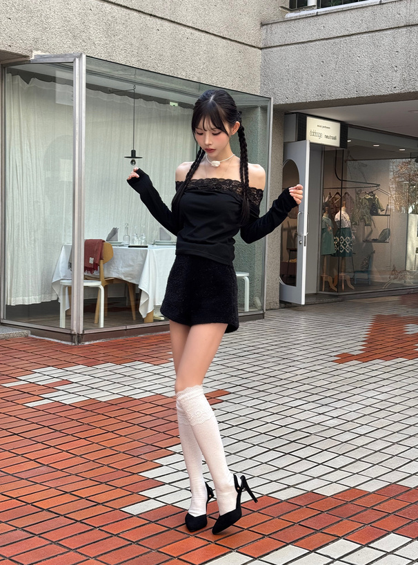 レースオフショルダーショート丈トップス