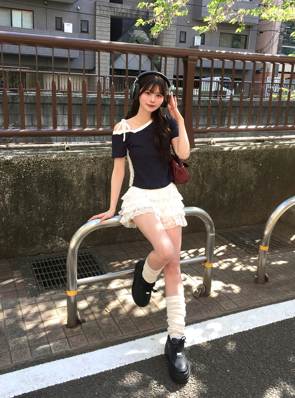レースラインワンショルダートップス