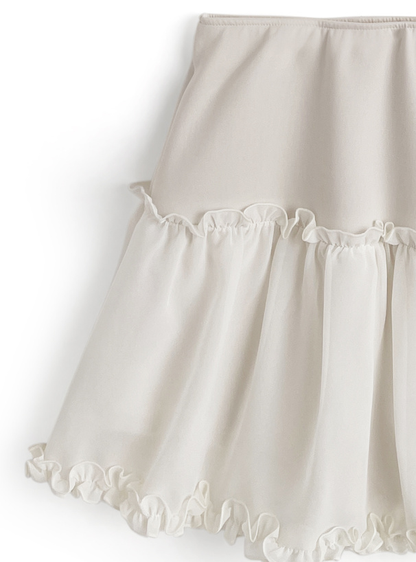 パフスリーブトップス×ミニスカートフリルセットアップ