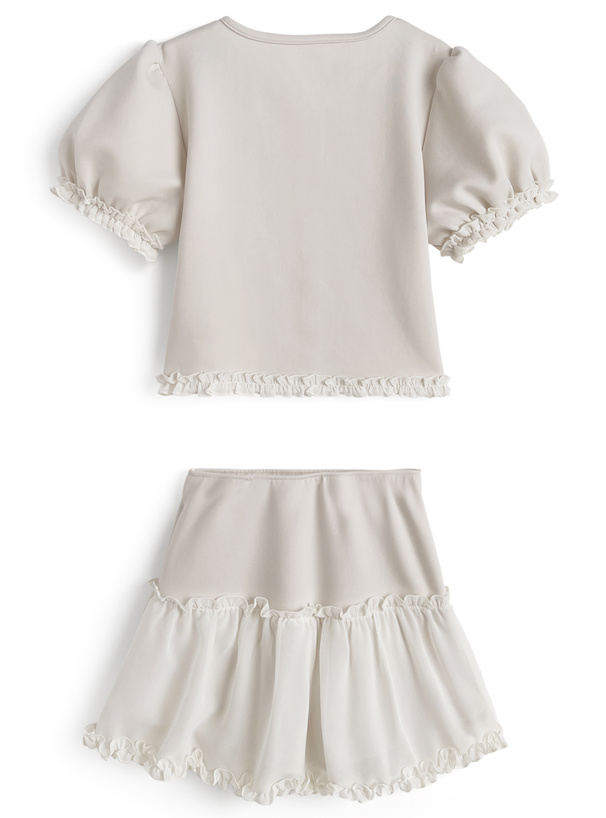 パフスリーブトップス×ミニスカートフリルセットアップ