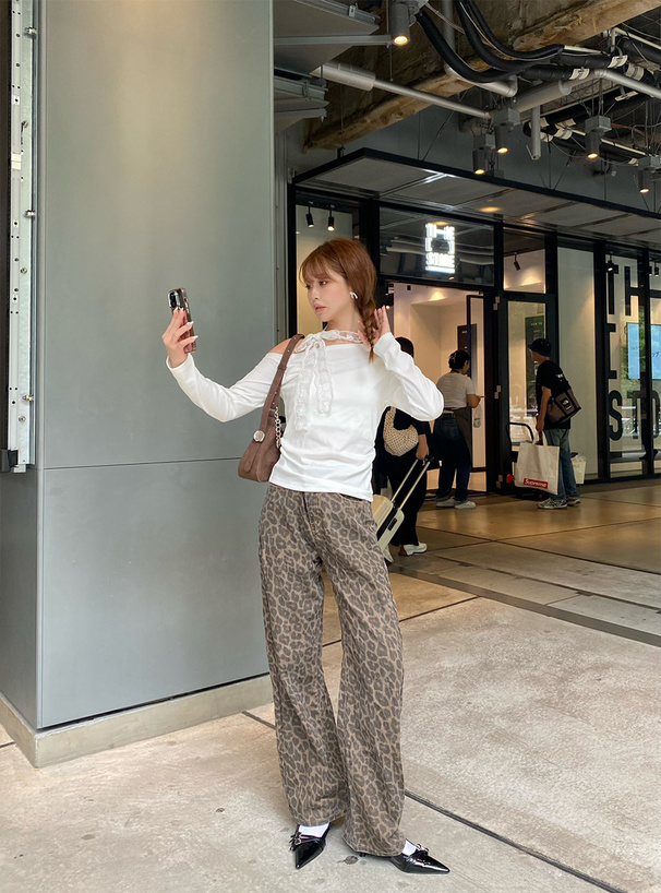 レースリボンギャザーワンショルダートップス