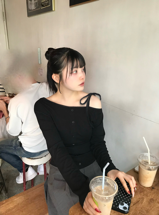 ワンショルダーリボントップス