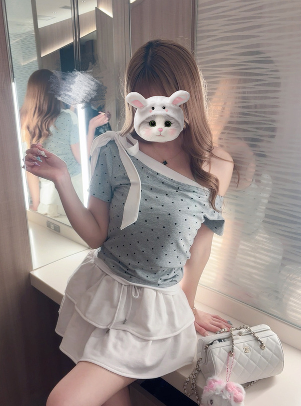 ドット柄レイヤード風ワンショルダーリボントップス