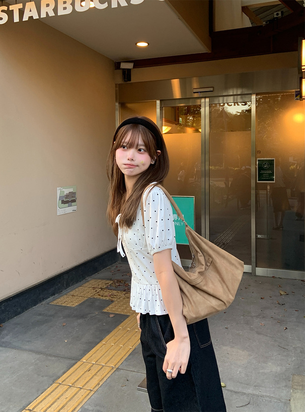 ドット柄リボンパフスリーブフリルトップス