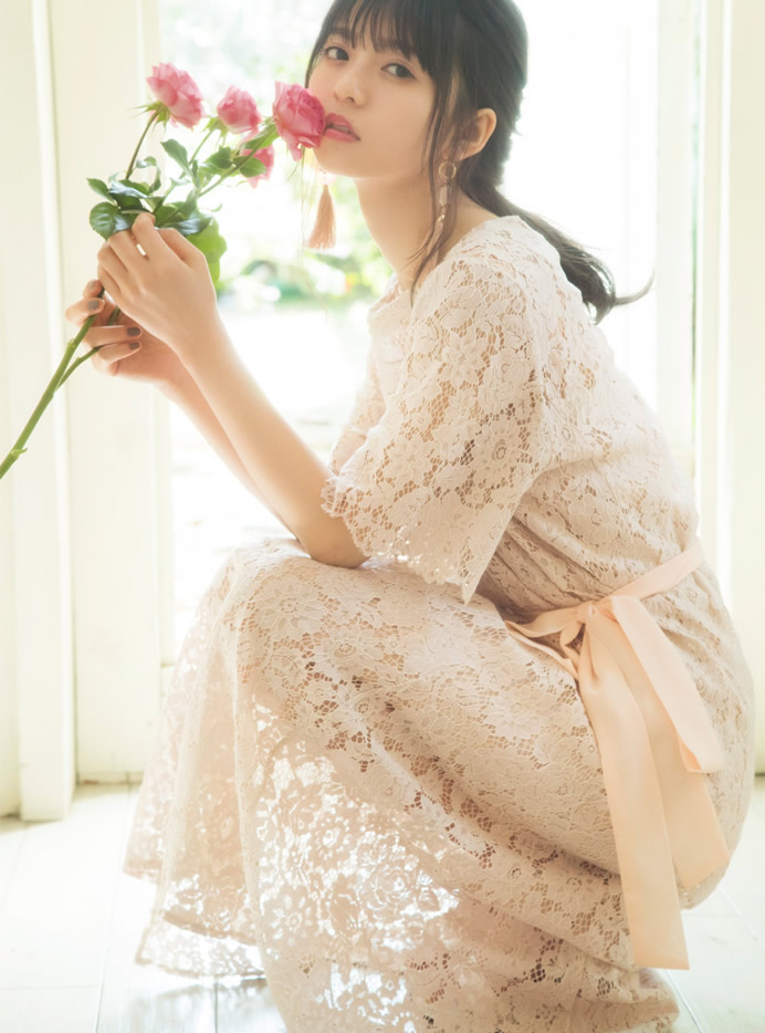 齋藤飛鳥(乃木坂46)インナー付リボンベルトレースワンピース