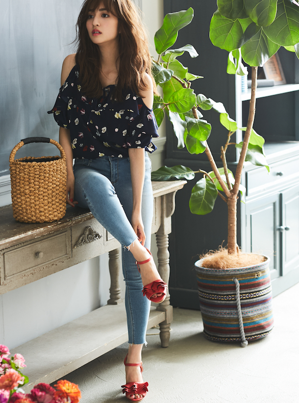 肩開きフリル花柄ブラウス K8100n レディースファッション通販のグレイル Grl 公式 肩開きフリル花柄ブラウス K8100n レディースファッション通販のグレイル Grl 公式