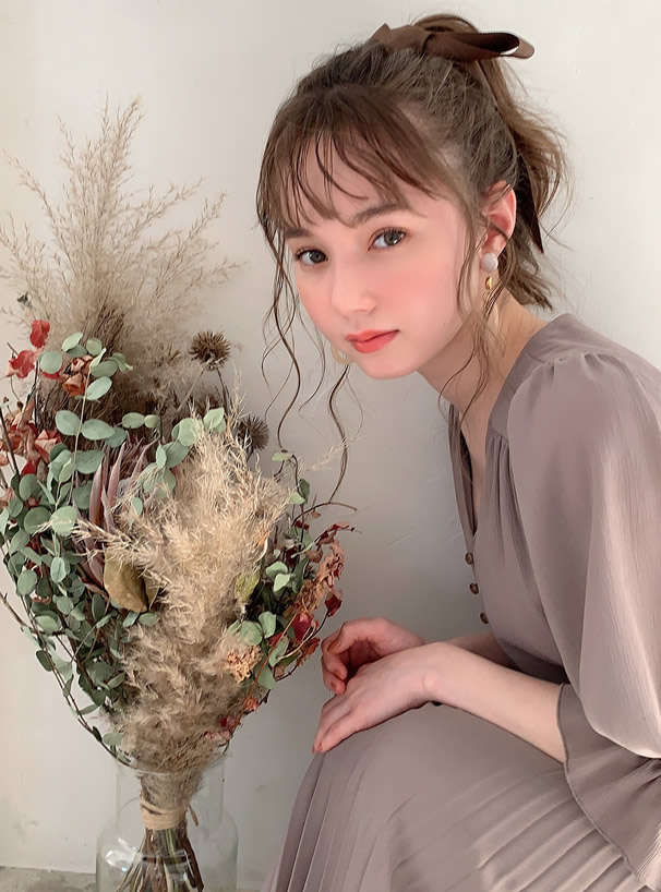 リボンベルト付きプリーツワンピース