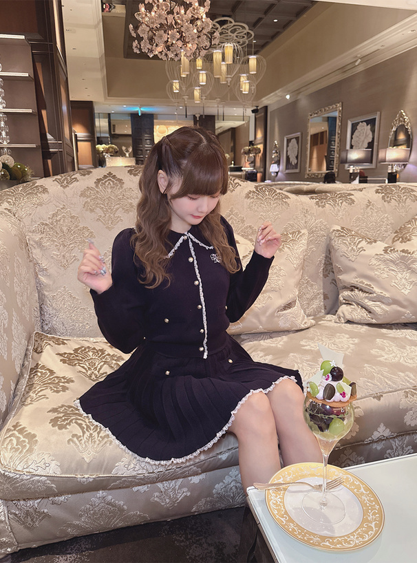 レースニットカーディガン×インパン裏地付きプリーツスカート