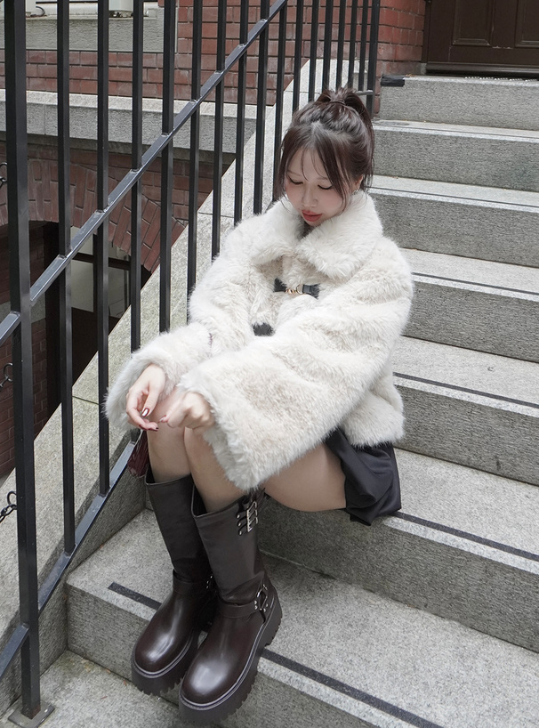 ビット付きファーショート丈コート