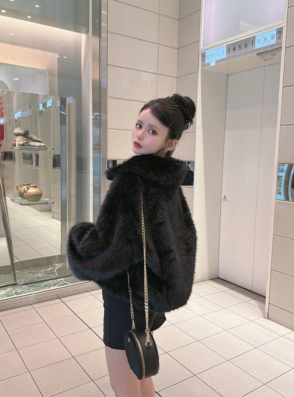 ビット付きファーショート丈コート