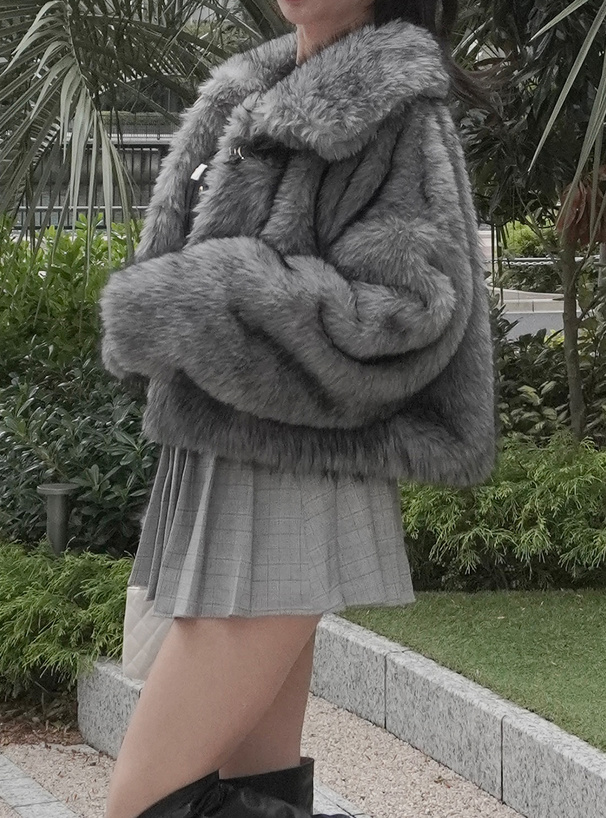 希少　オールド　ディオール　ショート丈　リアルファー　毛皮　シェアード　グレー 希少 オールド ディオール ショート丈 リアルファー 毛皮 シェアード