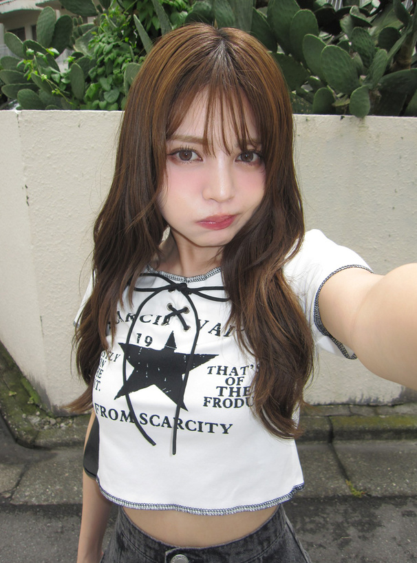 レースアップロゴプリントTシャツ