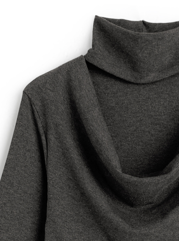 チョーカーネックドレープトップス