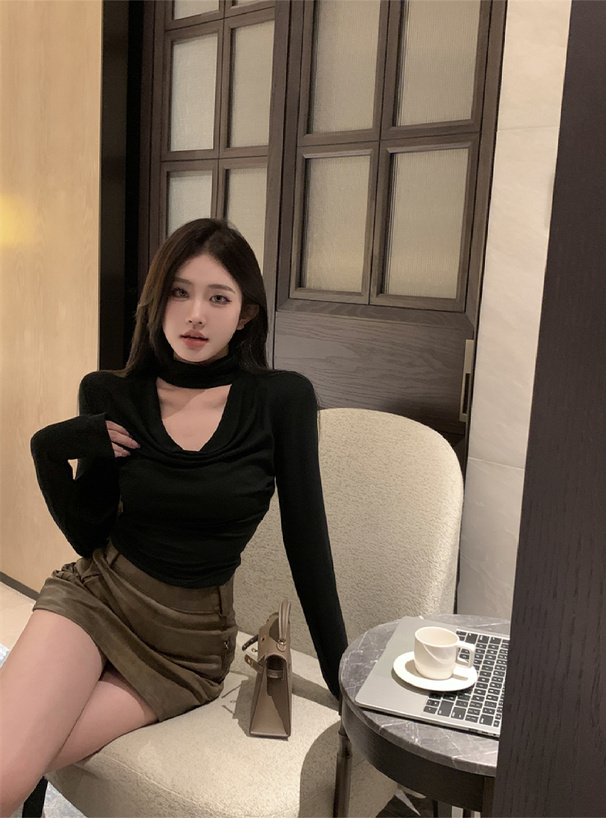 チョーカーネックドレープトップス