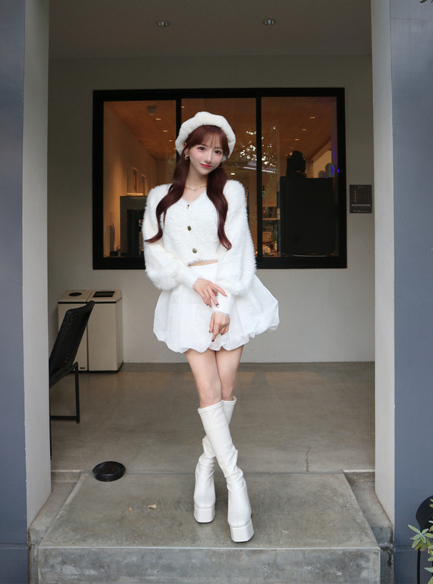 ゴールドボタンシャギーニットショート丈カーディガン