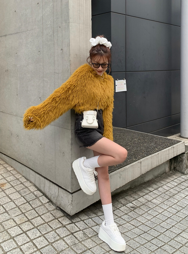 ショート丈シャギーニットトップス