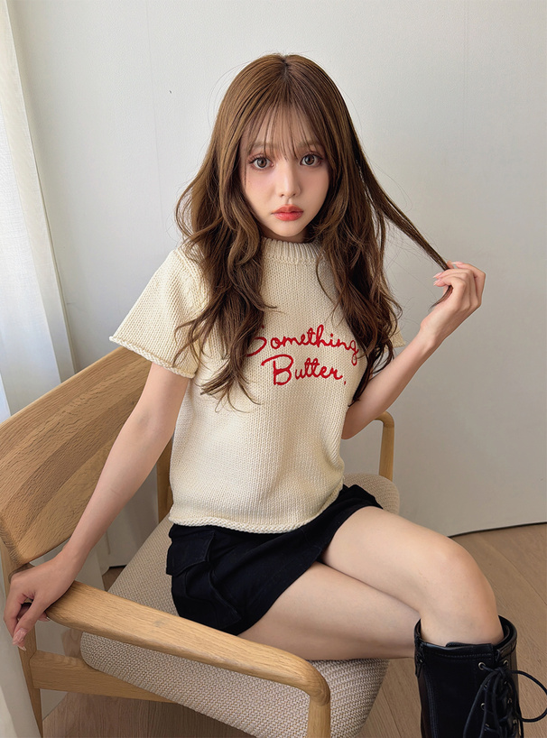 ロゴ刺繍ニットトップス