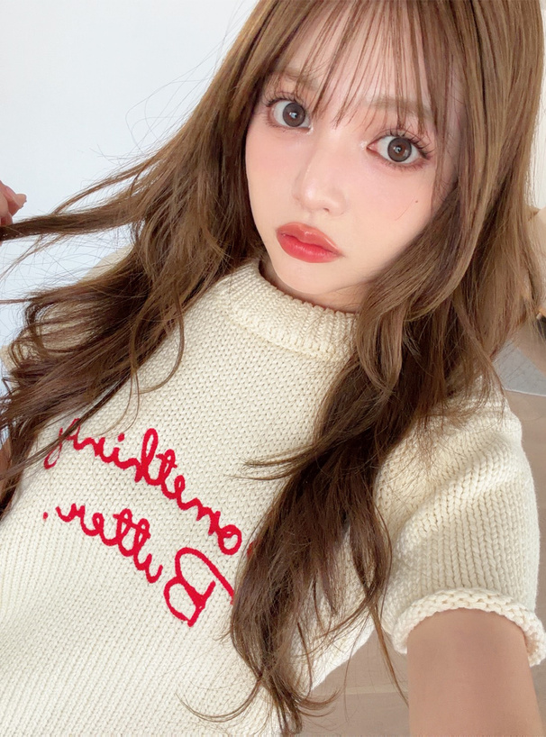 ロゴ刺繍ニットトップス