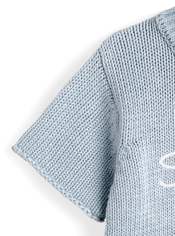 ロゴ刺繍ニットトップス