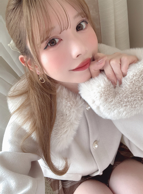 ビジューボタンファーショート丈コート